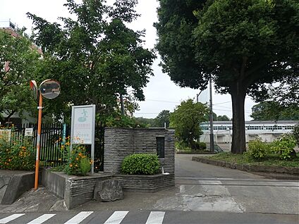 調布市立神代中学校 840m