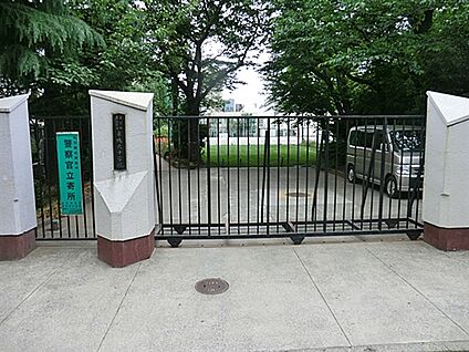 豊島区立巣鴨北中学校 1511m