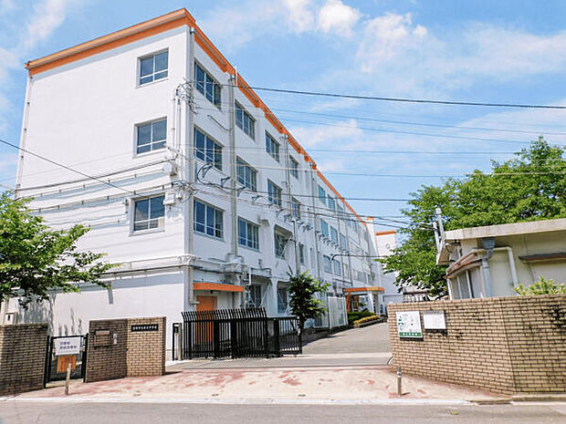 高槻市立第六中学校（約175m）