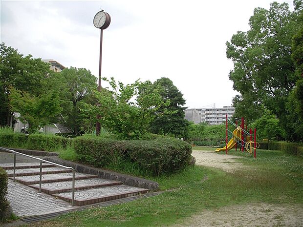 鳴海公園（約835m）