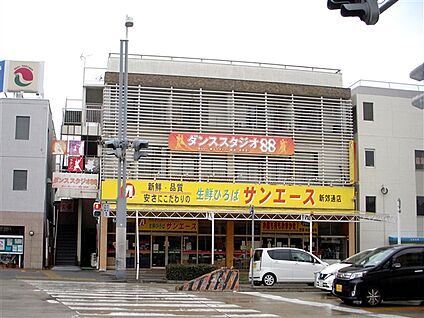 サンエース新郊通店 715m