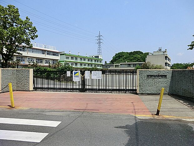 川口市立新郷小学校(約1,275m)