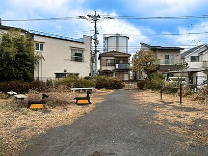 平和通りバス停前公園 175m