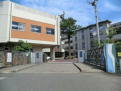さいたま市立与野東中学校 627m