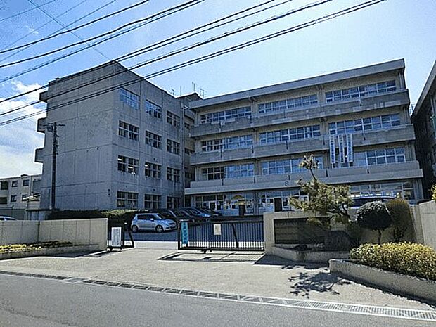 松戸市立六実中学校（約1,011m）