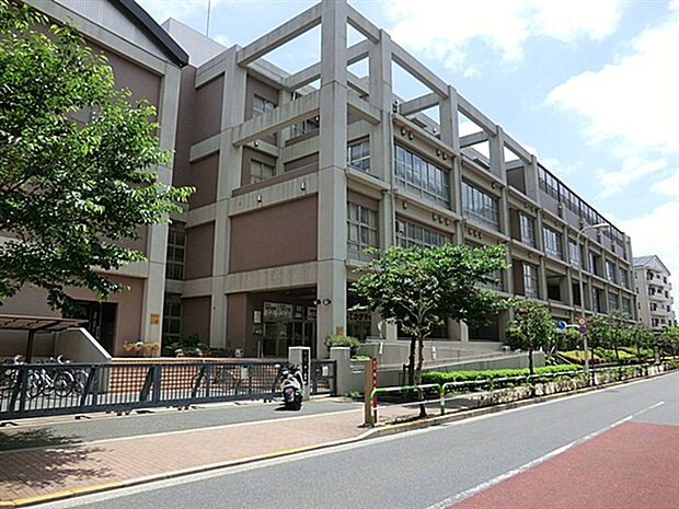 荒川区立第三中学校（約1,134m）