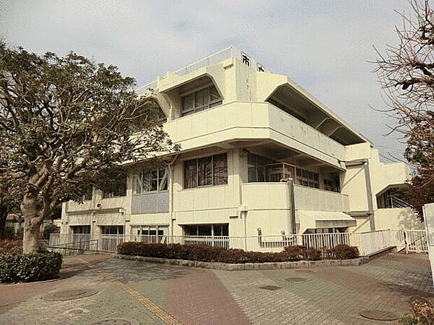 新町図書館（約1,355m）