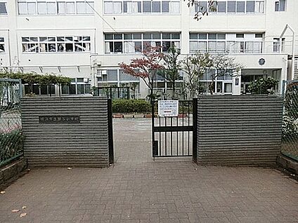 横浜市立瀬谷小学校 814m