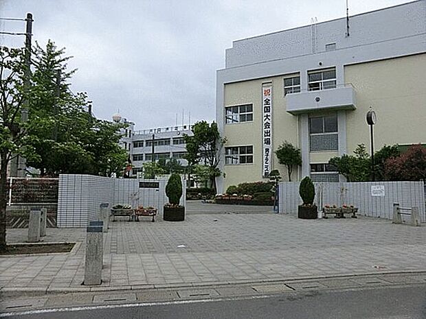 川口市立榛松中学校(約1,482m)