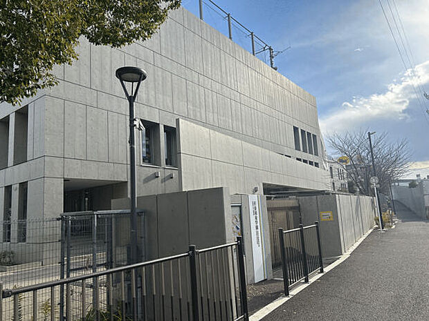 杉並区立杉並和泉学園(約1,055m)