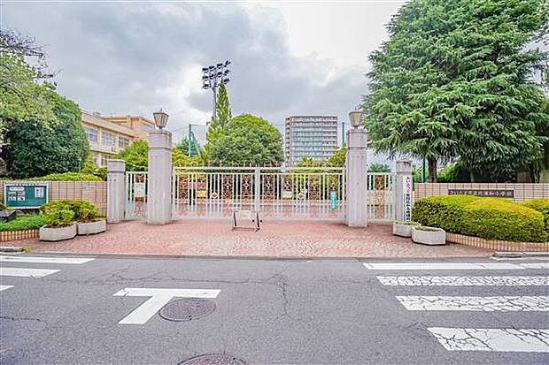 さいたま市立北浦和小学校(約364m)