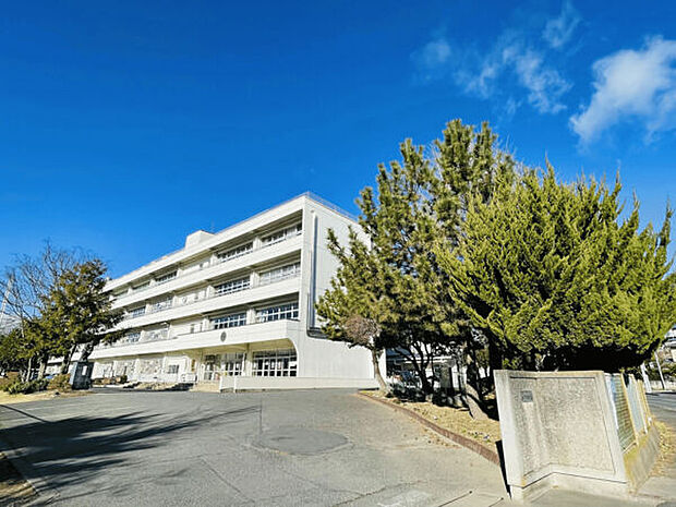 太田市立西中学校（約939m）