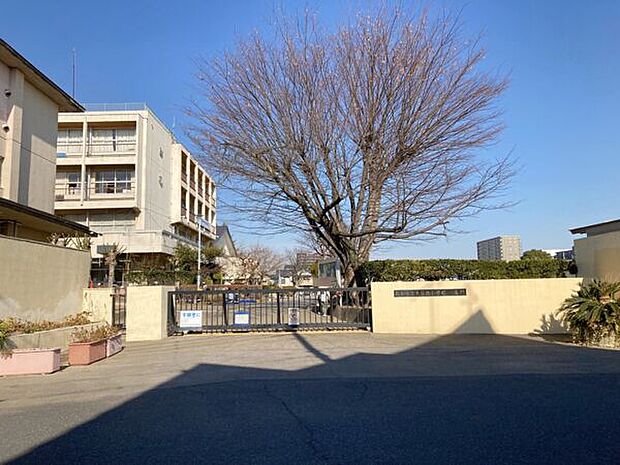 越谷市立大袋北小学校(約772m)