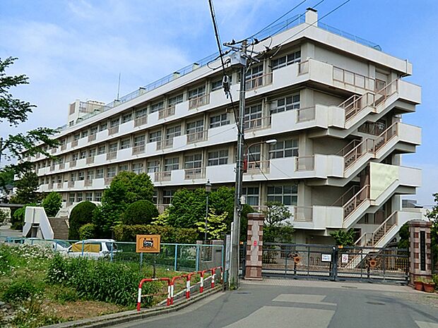 さいたま市立東浦和中学校(約1,376m)
