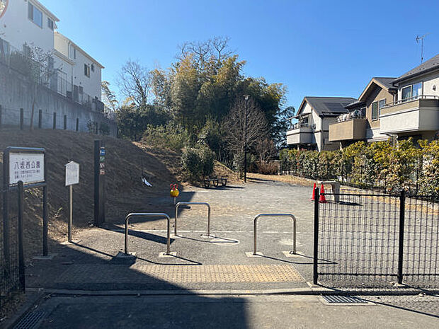 八坂西公園（約1,220m）