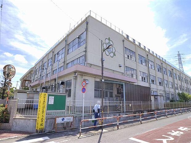 足立区立古千谷小学校（約289m）