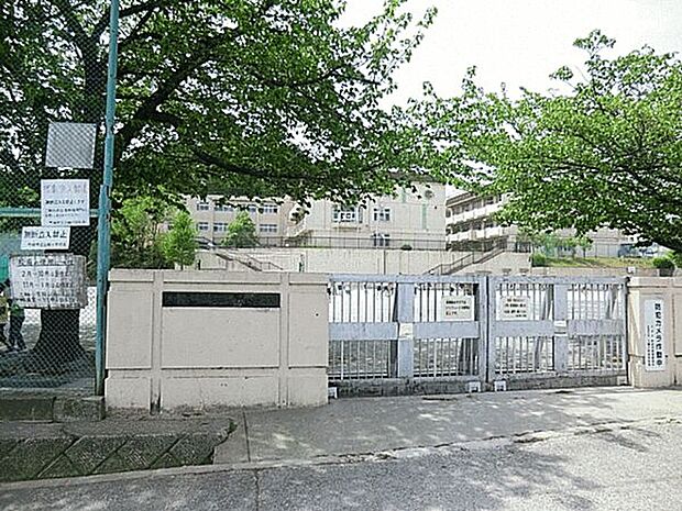 町田市立三輪小学校（約625m）