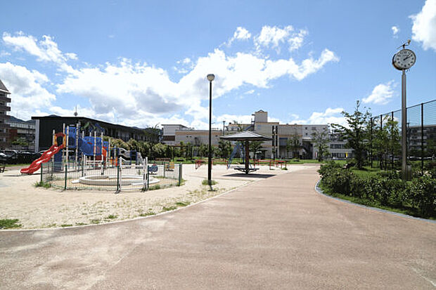 石丸中央公園（約1,327m）