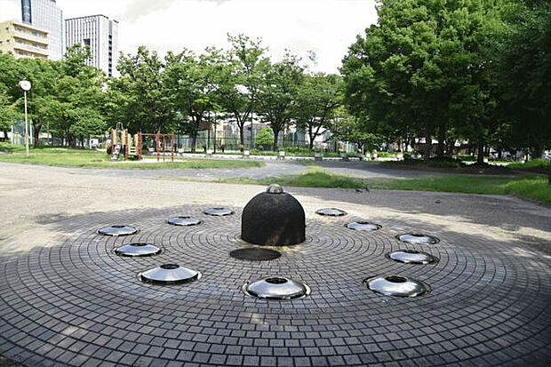 六反公園(約1,048m)