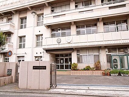 横浜市立西中学校 525m