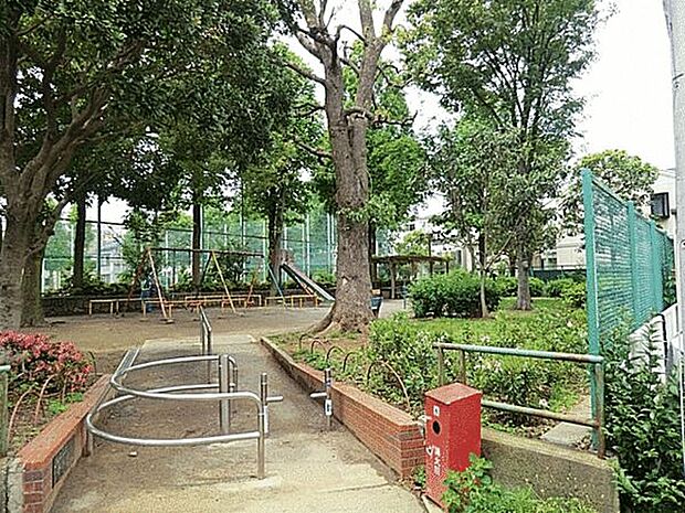 青井公園（約636m）