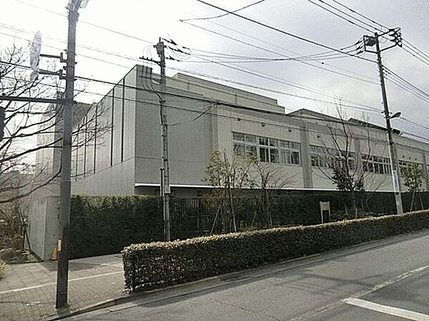 杉並区立井草中学校(約901m)