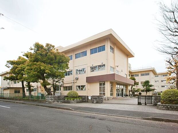 相模原市立上鶴間中学校(約393m)