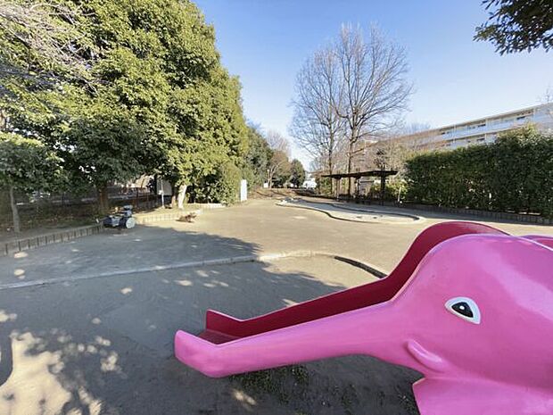 天神じゃぶじゃぶ公園(約772m)