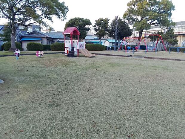 坪田公園(約304m)