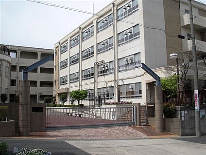 名古屋市立左京山中学校 1146m