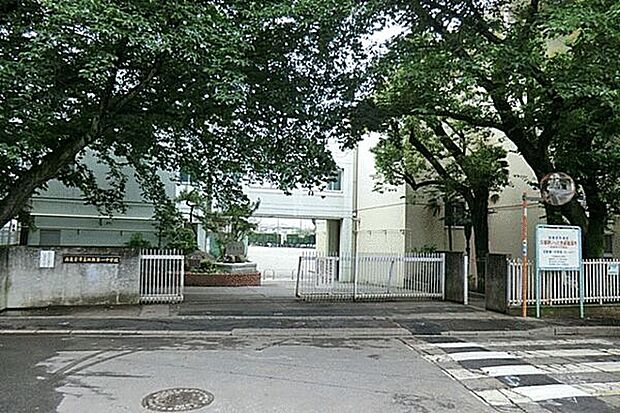 西東京市立田無第一中学校(約814m)