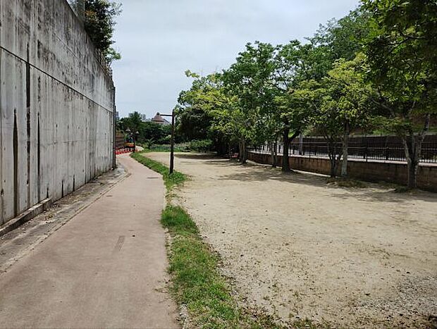 尾崎池公園(約234m)