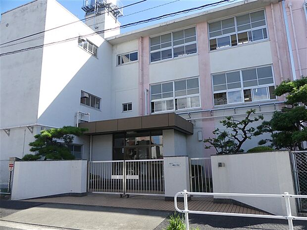 名古屋市立城西小学校(約389m)