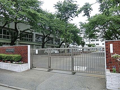 練馬区立南が丘中学校 147m