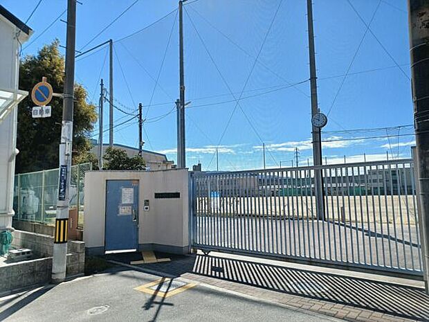 東大阪市立玉川中学校(約897m)