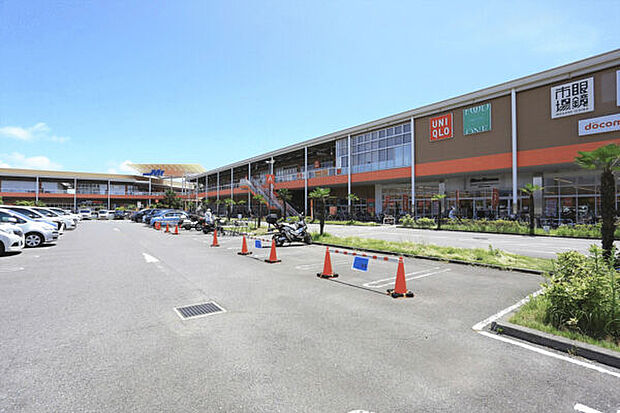 ミスターマックス湘南藤沢ショッピングセンター(約2,654m)