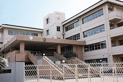 越谷市立大袋東小学校 152m
