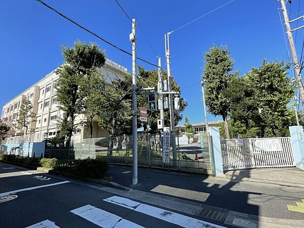江戸川区立西小松川小学校(約730m)