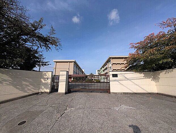 池田市立池田中学校(約563m)