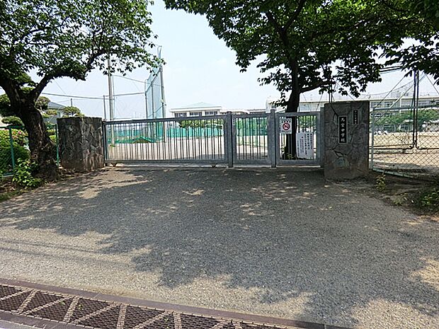 さいたま市立馬宮中学校(約1,227m)