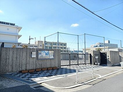 東大阪市立小阪中学校 409m
