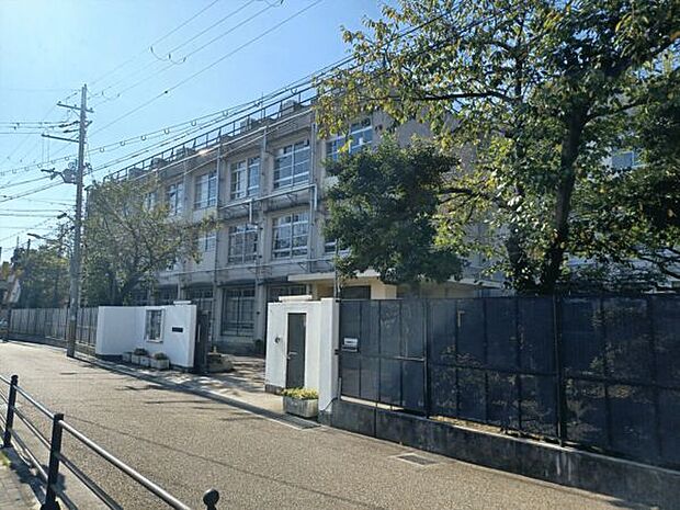 東大阪市立金岡中学校（約1,173m）