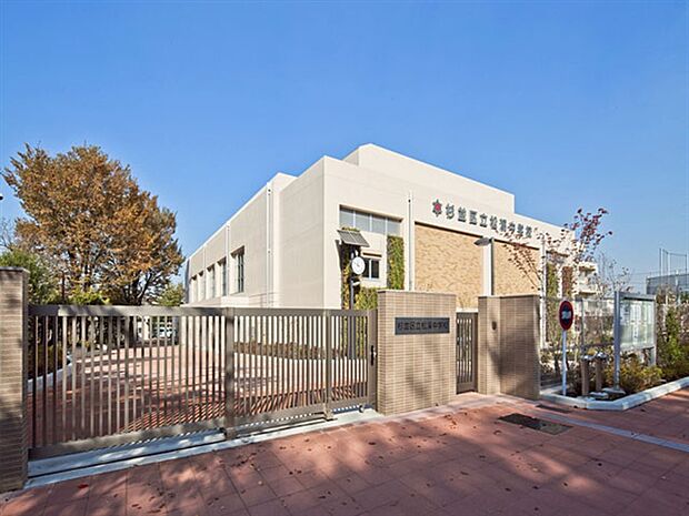 杉並区立松溪中学校(約380m)