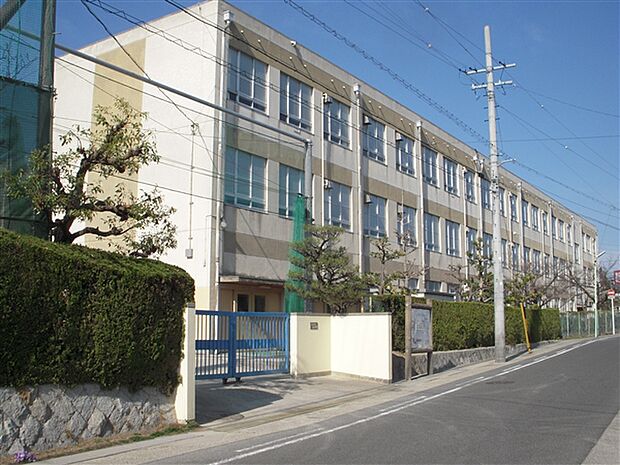 名古屋市立扇台中学校(約646m)