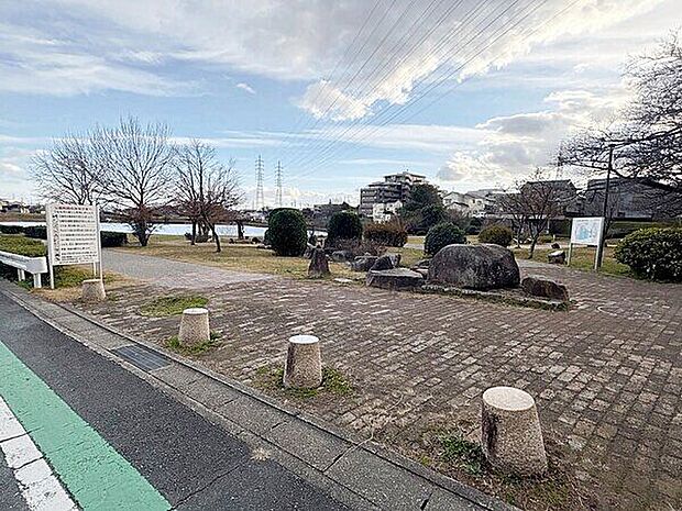 大蔵池公園(約405m)