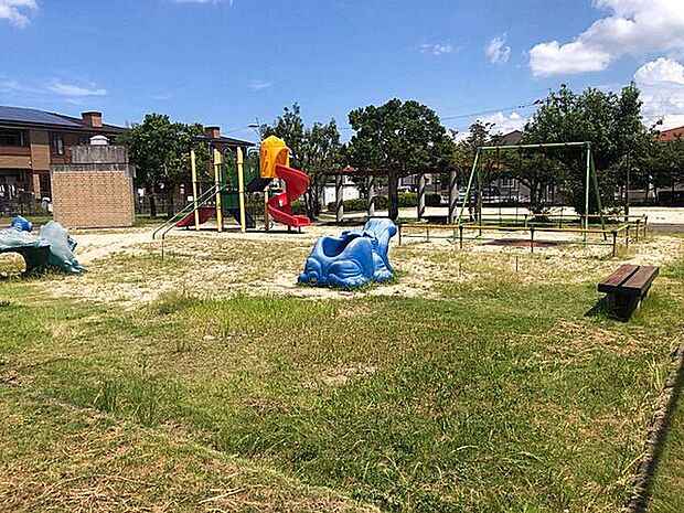 貞島公園(約844m)