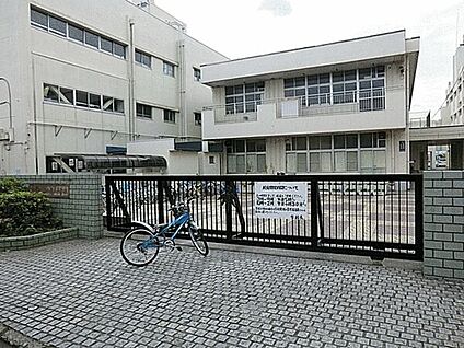 横浜市立瀬谷第二小学校 185m