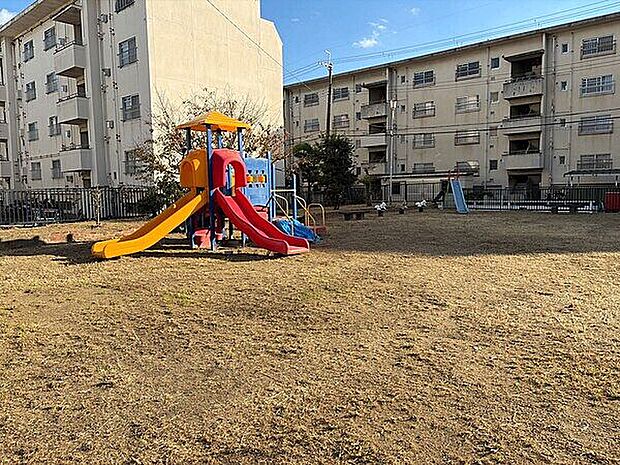 北蛇草公園(約932m)