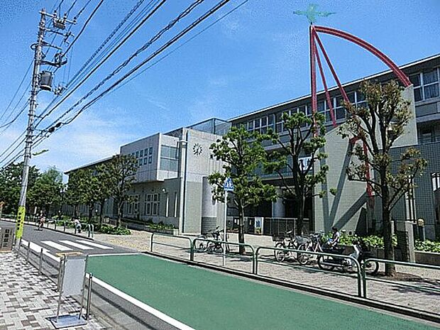 世田谷区立八幡山小学校(約673m)