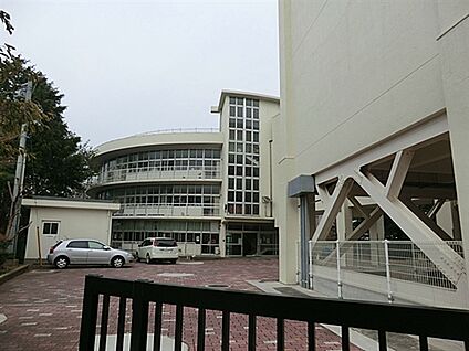 横浜市立蒔田小学校 481m